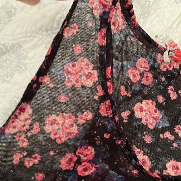 Free People Razorback floral tank top medium but stretch/oversized layering top! - Picture 6 of 7